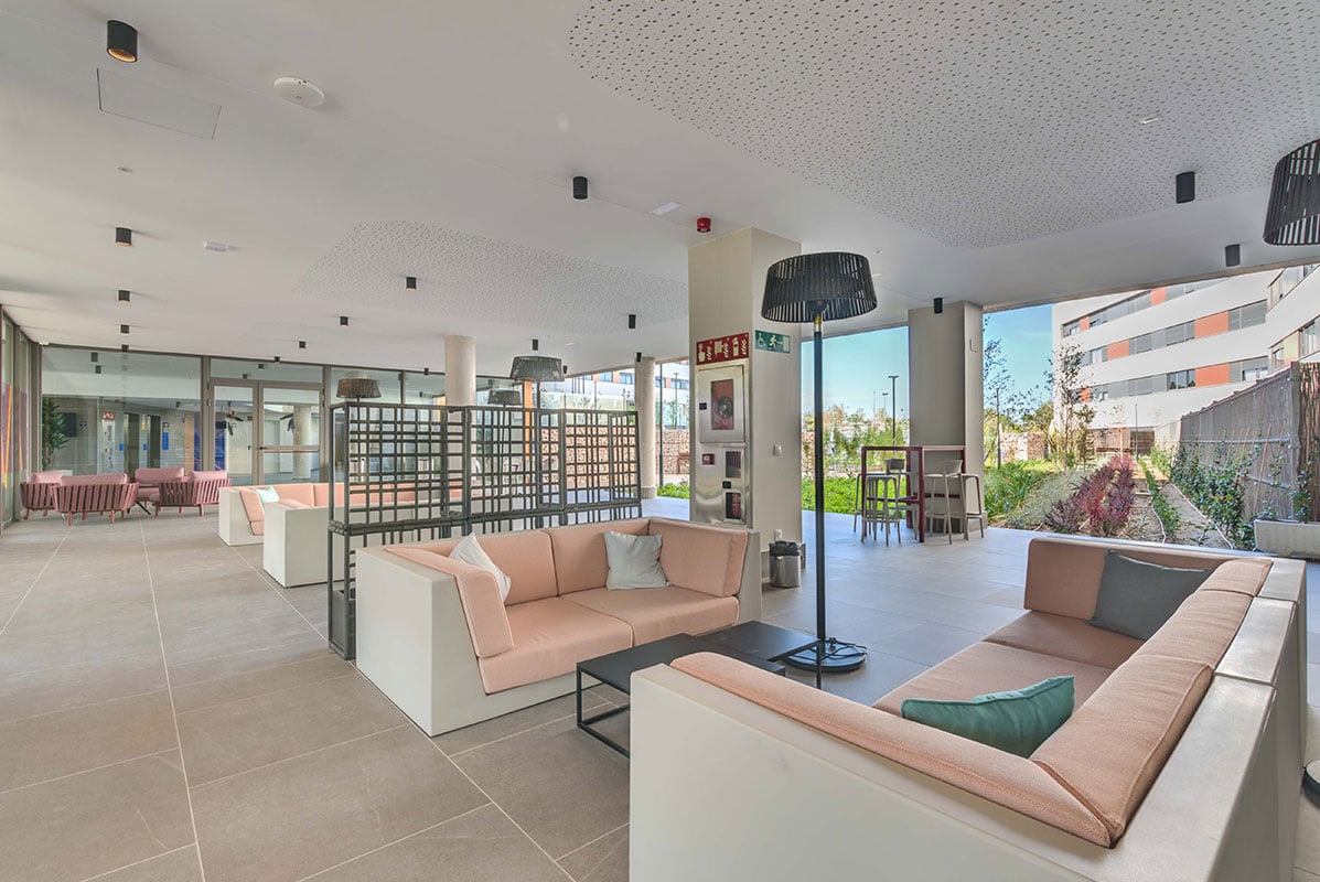 livensa-studios-madrid-alcobendas-terraza-1.jpg