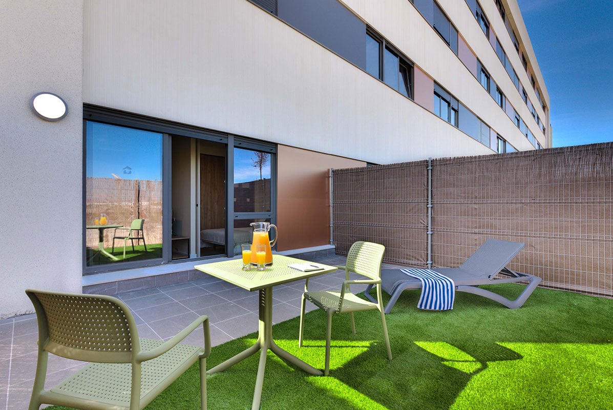 livensa-studios-madrid-alcobendas-apartamento-premium-terraza-1.jpg
