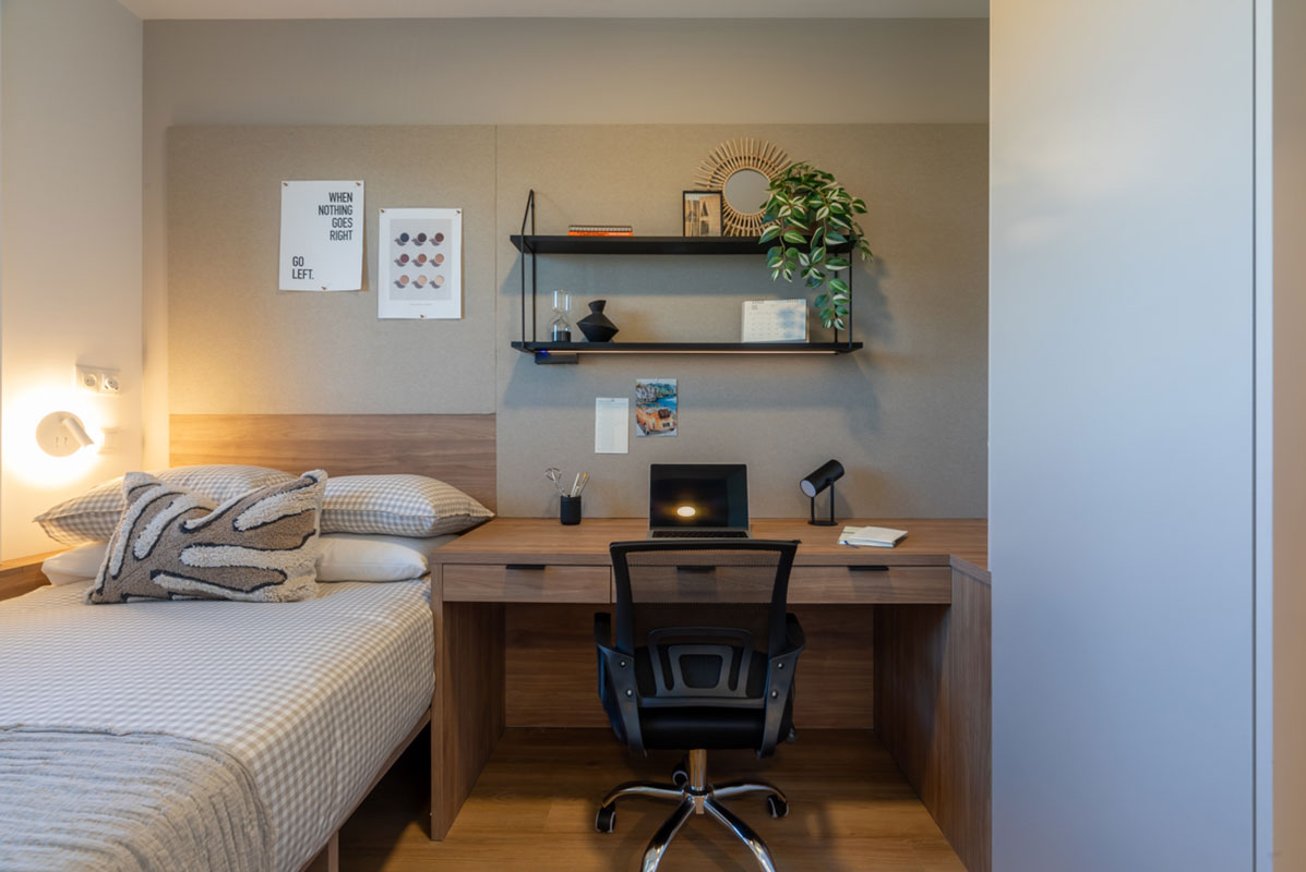 livensa-studios-madrid-principe-pio-estudio-classic-2-camas-terraza-4.jpg