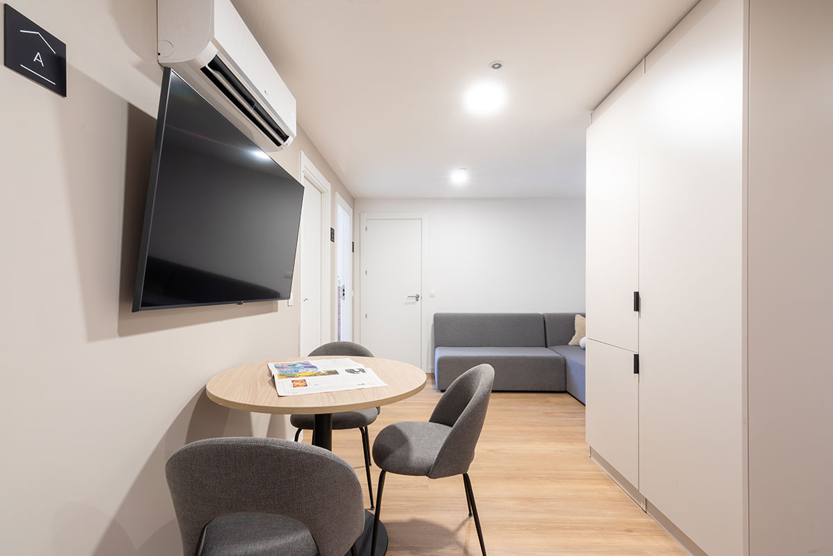livensa-studios-madrid-principe-pio-estudio-stardard-ensuite-3-camas-10.jpg