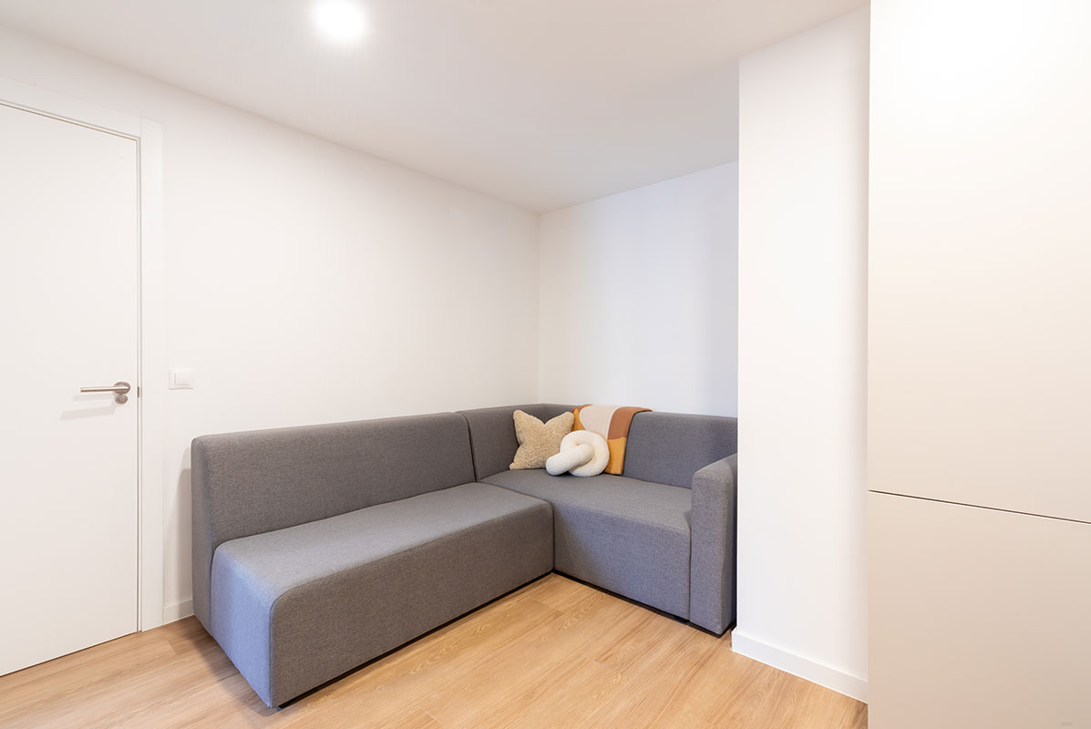 livensa-studios-madrid-principe-pio-estudio-stardard-ensuite-3-camas-11.jpg