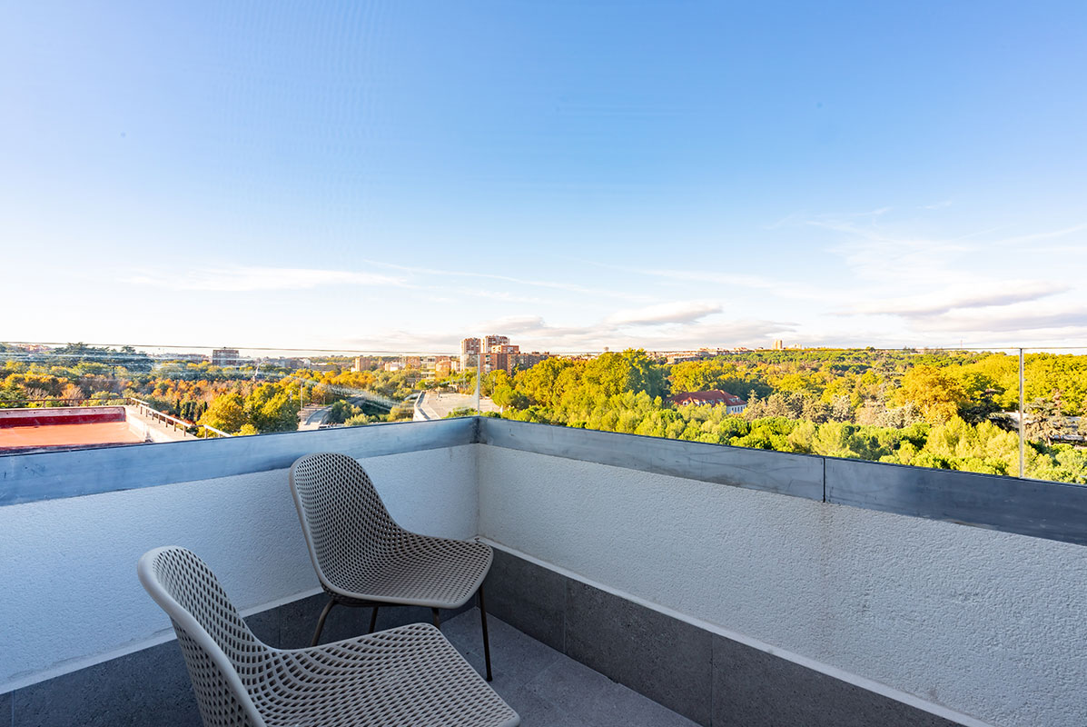 livensa-studios-madrid-principe-pio-estudio-premium-terraza-4.jpg