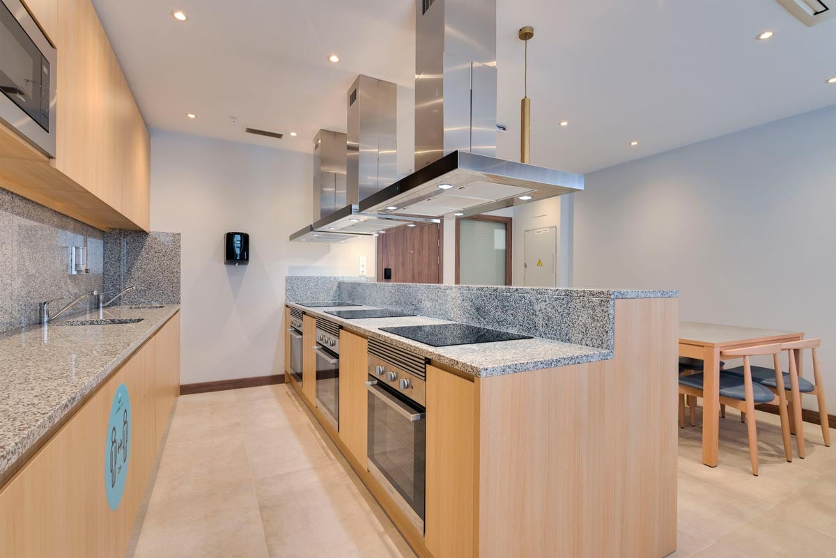 livensa-studios-malaga-cocina-comun-1.jpg