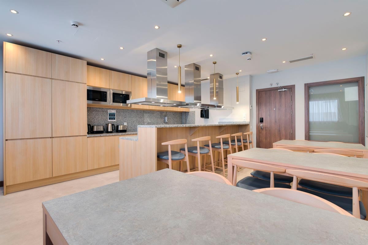 livensa-studios-malaga-cocina-comun.jpg