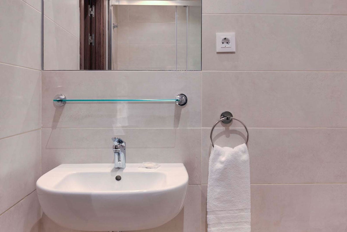 livensa-studios-malaga-feria-studio-kitchenette-premium-1.jpg