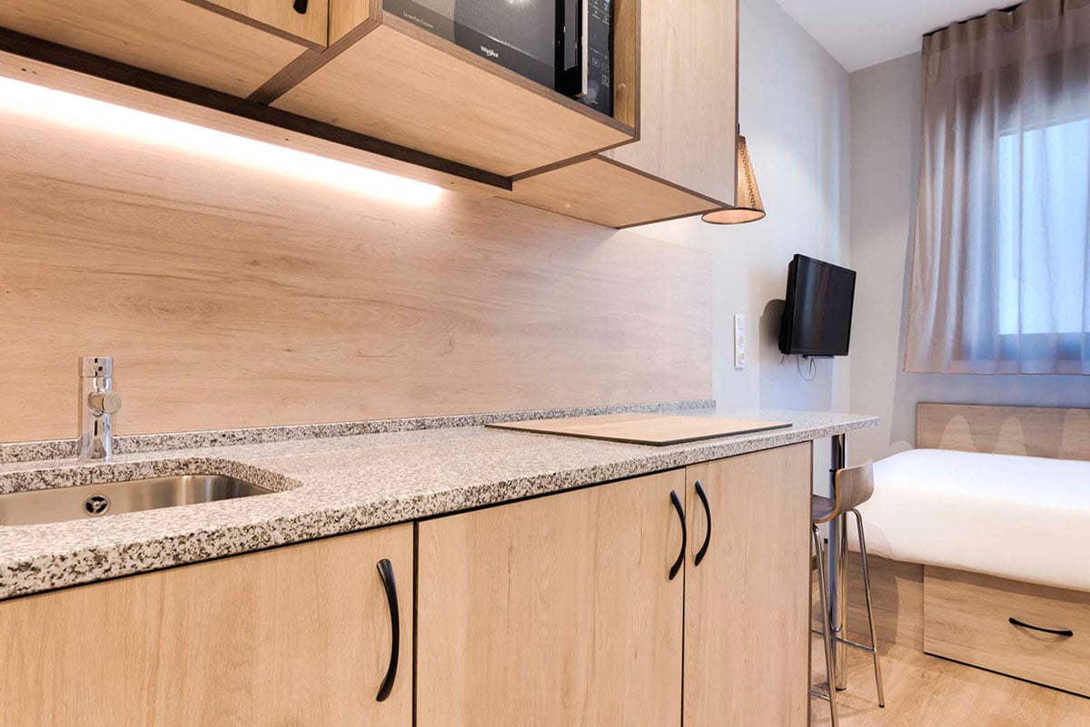 livensa-studios-malaga-feria-studio-kitchenette-standard-1.jpg