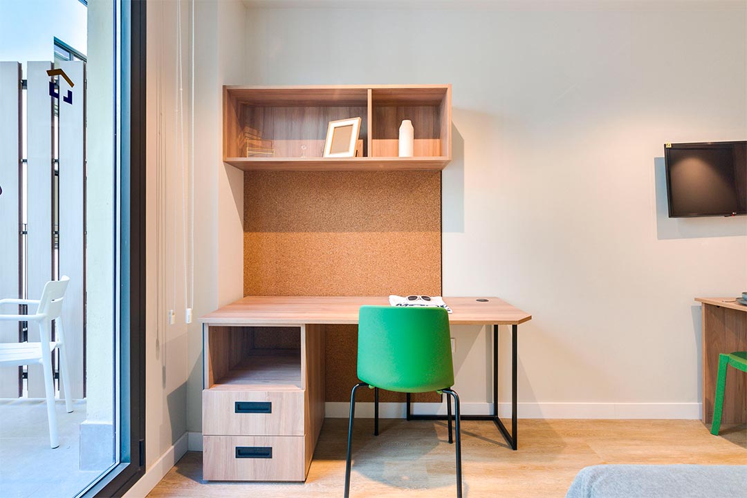 livensa-studios-valencia-viveros-estudio-kitchenette-standard-terrace-4.jpg