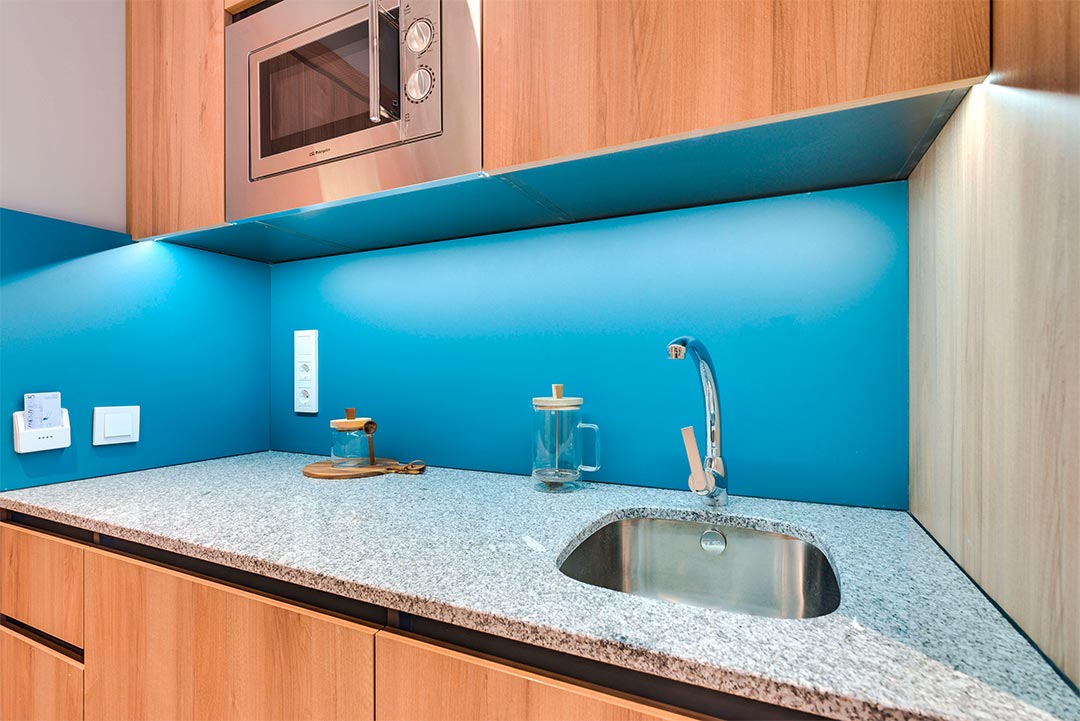 livensa-studios-valencia-viveros-estudio-kitchenette-standard-4.jpg