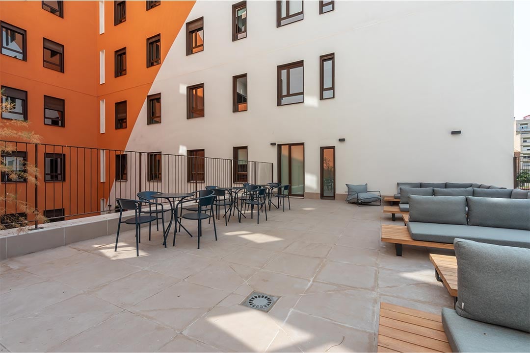 livensa-studios-valencia-malvarrosa-terraza-2.jpg