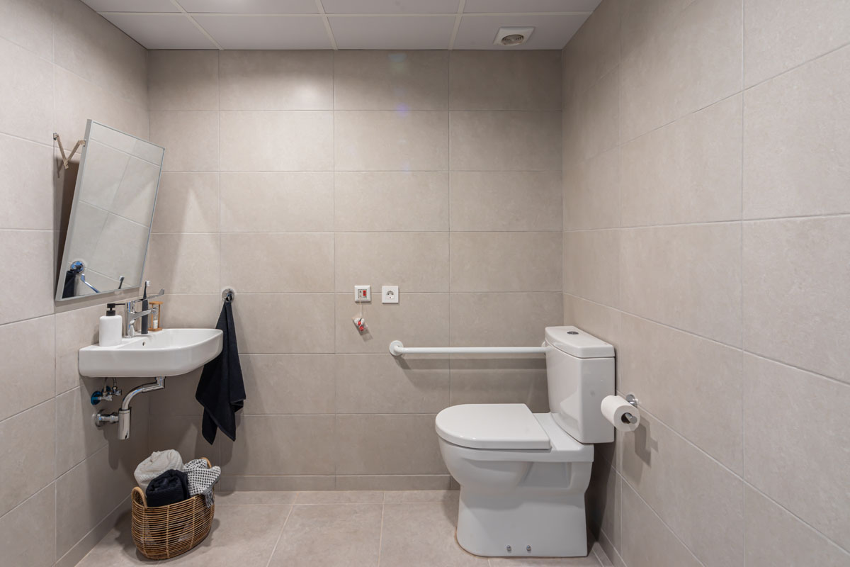 livensa-studios-valencia-malvarrosa-classic-plus-studio-accessible (2).jpg