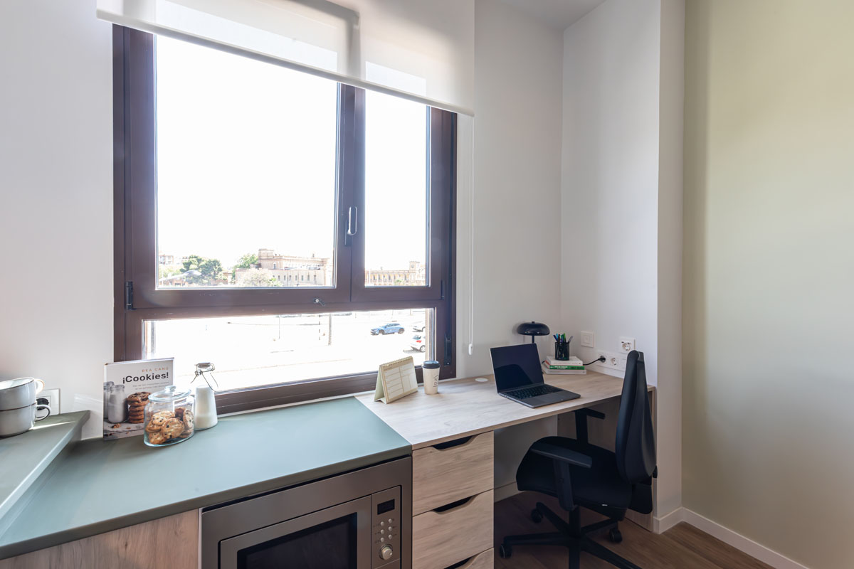 livensa-studios-valencia-malvarrosa-classic-plus-studio-accessible (8).jpg