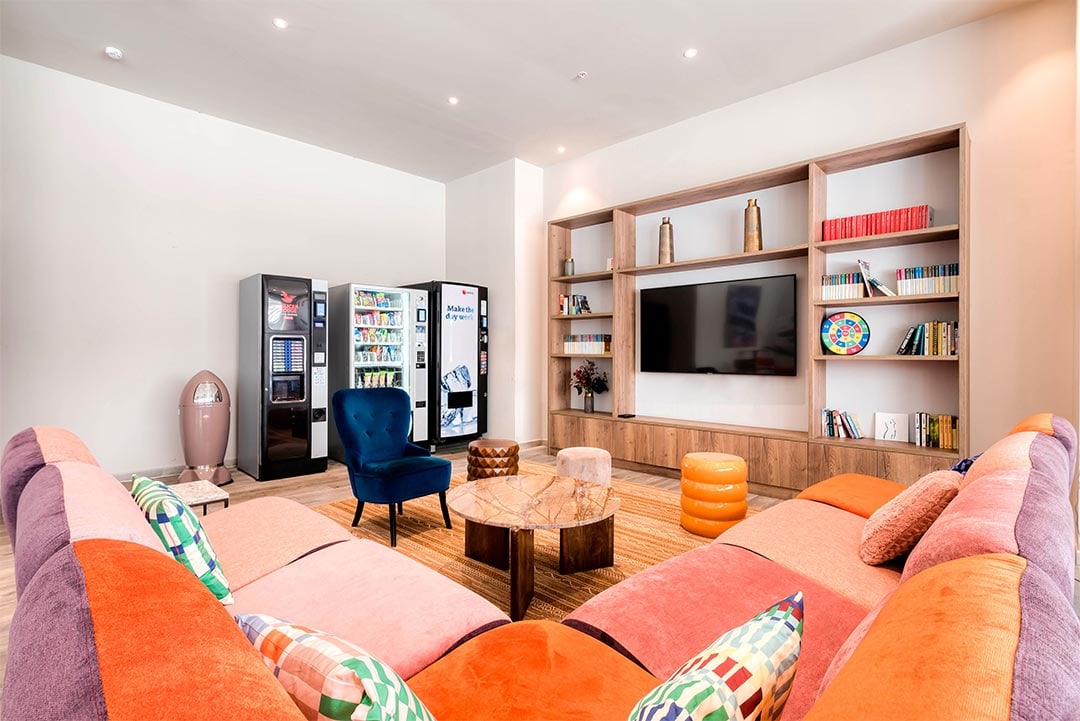 livensa-studios-valencia-marina-zona-lounge.jpg