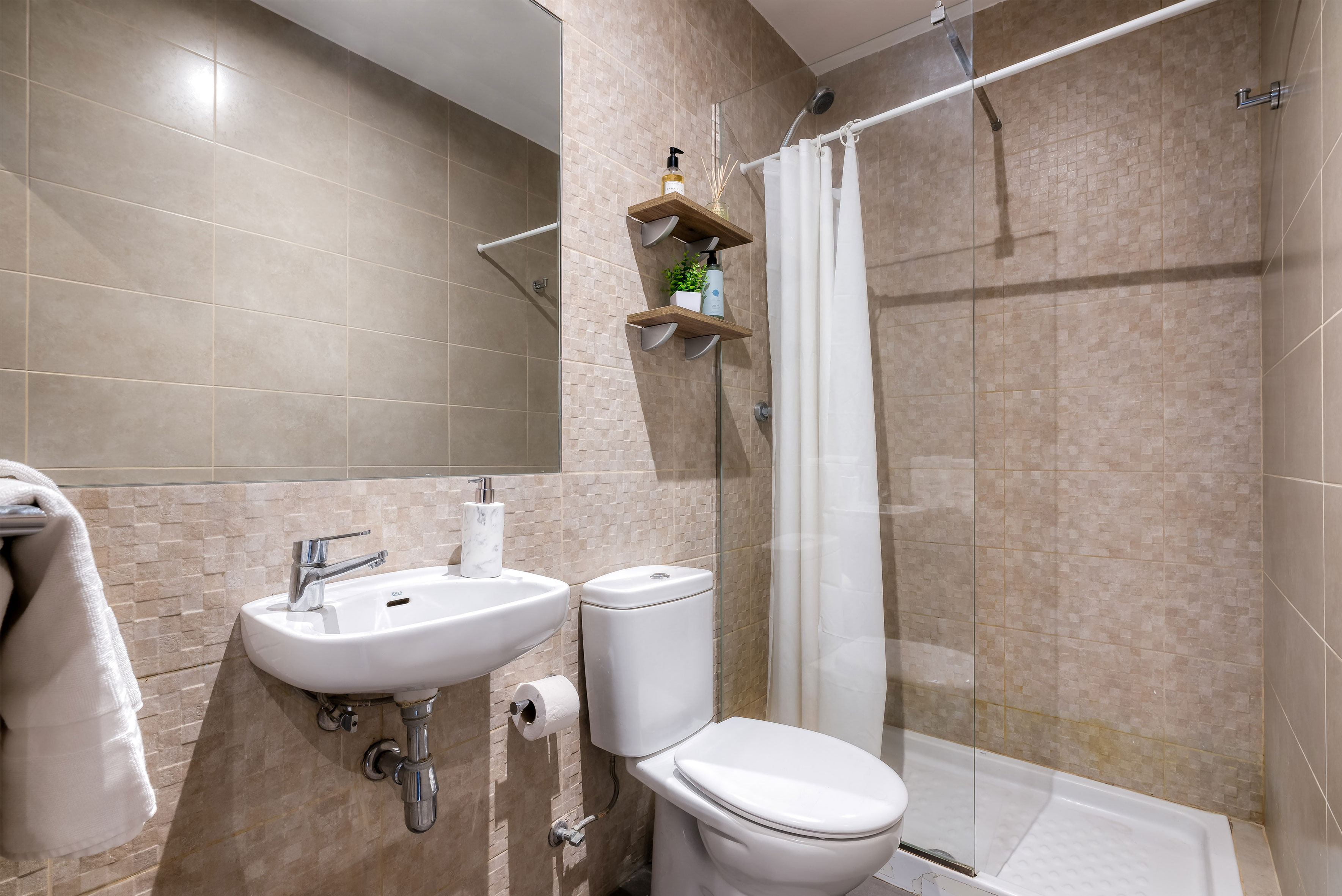 livensa-studios-valencia-marina-estudio-doble-standard-femenino-7.jpg