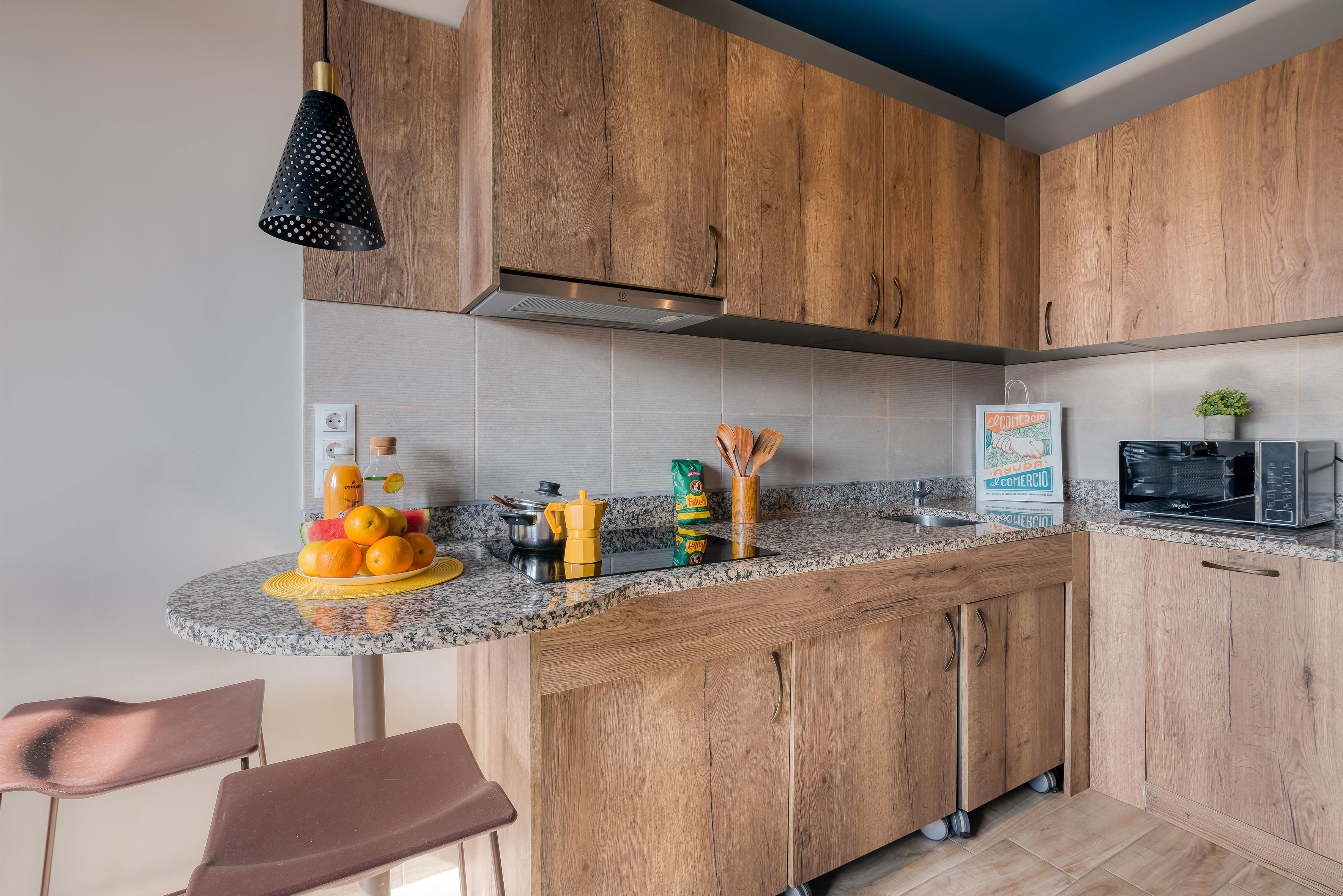 livensa-studios-valencia-marina-estudio-cocina-superior-accesible-2.jpg