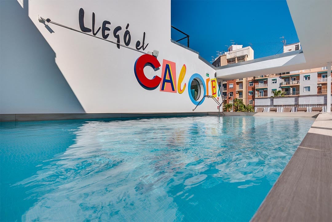 livensa-studios-valencia-viveros-piscina-1.jpg