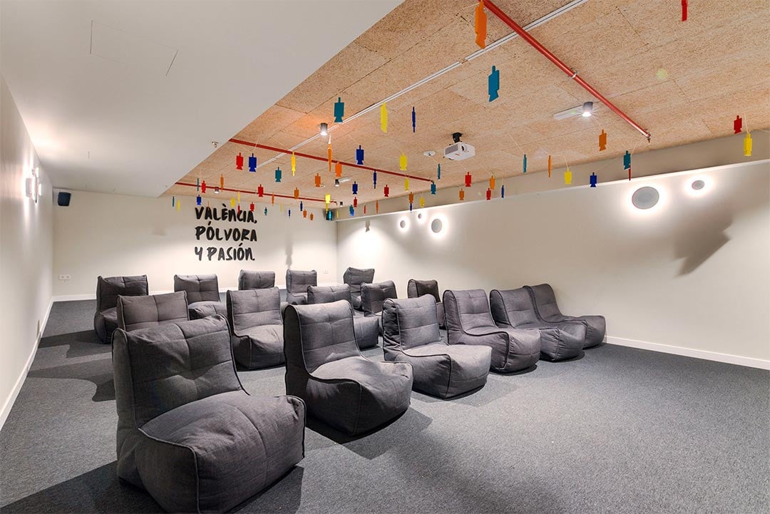 livensa-studios-valencia-viveros-sala-cine.jpg